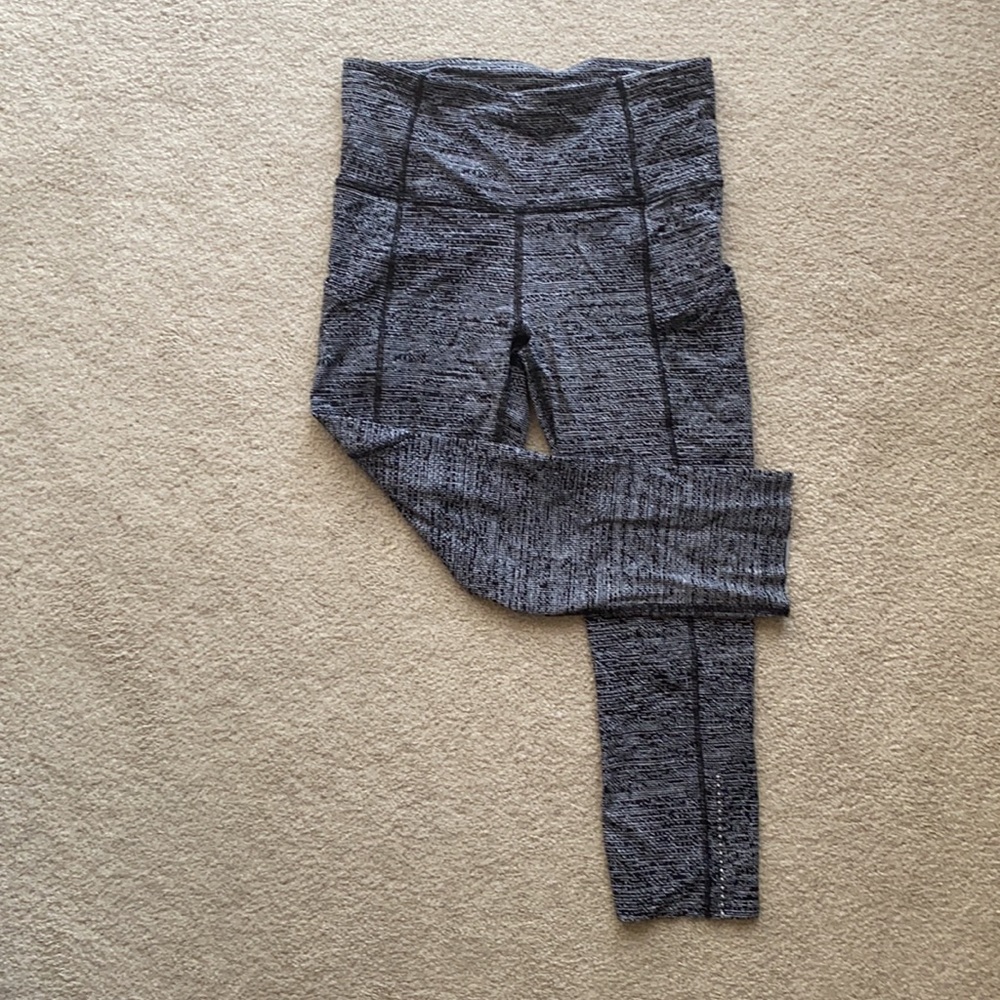 19” fast and free lululemon crop size 4 - Picture 2 of 8